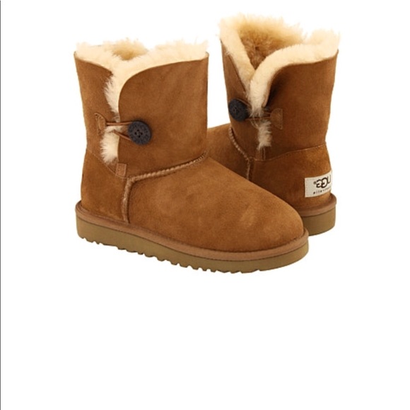 tan boy uggs